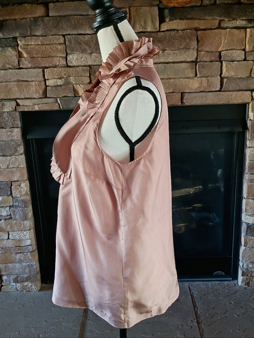 J. Crew 100% Silk Beige Tan Pink Mauve Ruffled Button Sleeveless Top Size 6 - Picture 2 of 16